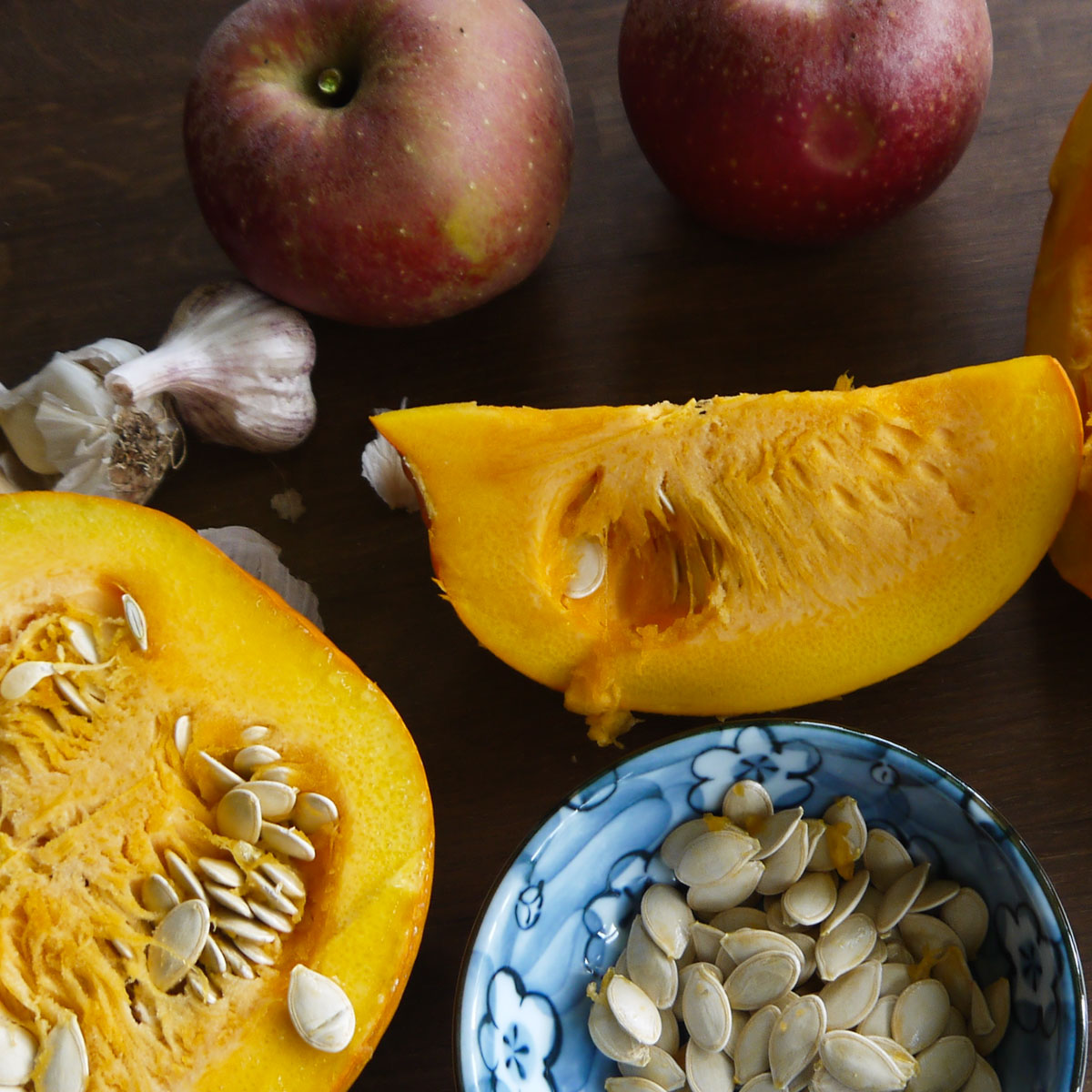 Spullen voor pompoensoep met appels uit de oven