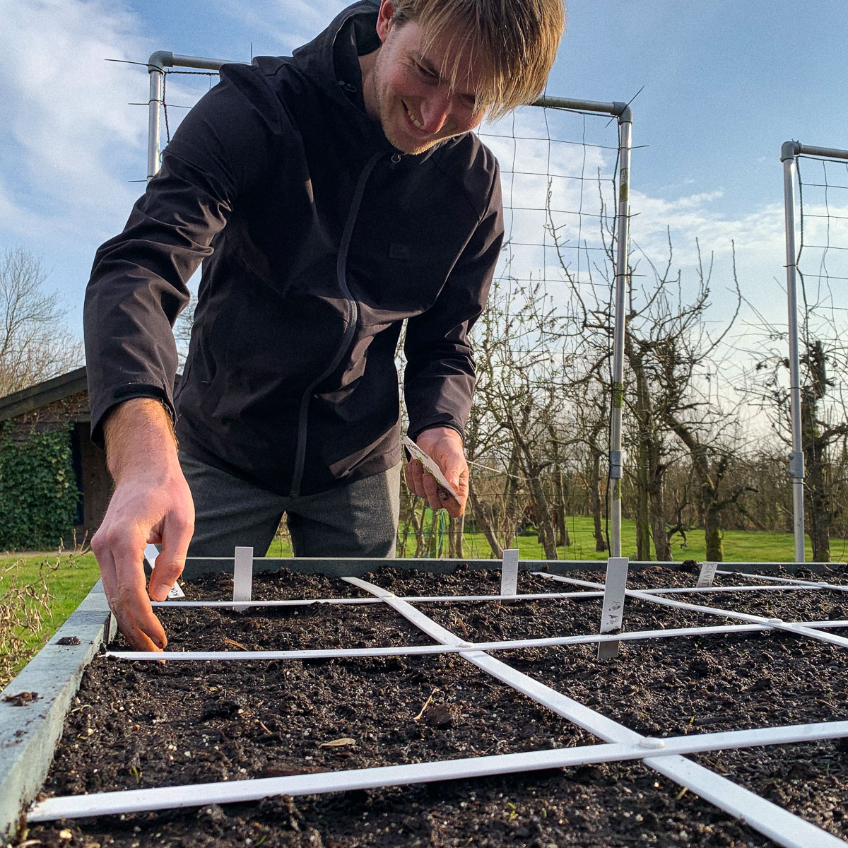 Zaaien in een Makkelijke Moestuinbak