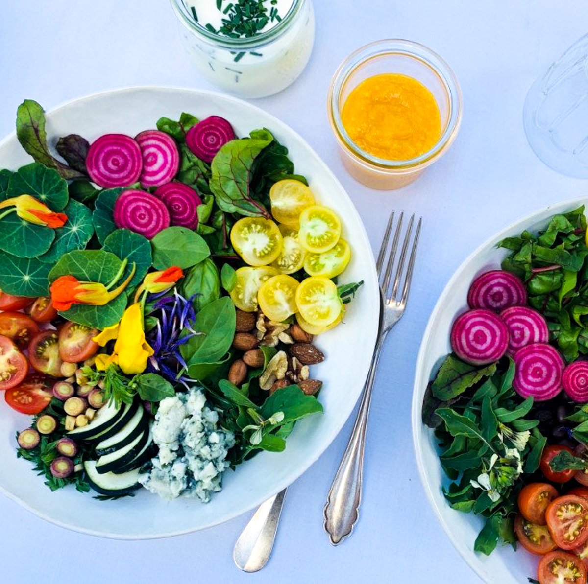 Salade met schijfjes van jonge Chioggia bietjes